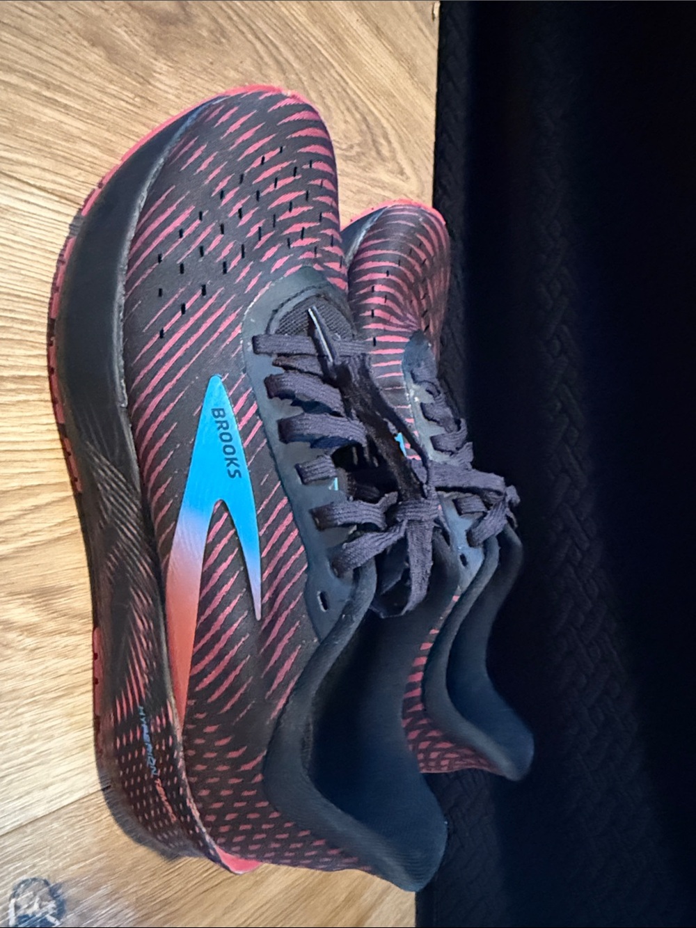 Brooks Women’s Hyperion tempo running shoes- woman’s size 8 pink and black
